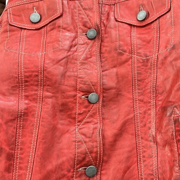 Chili red “Homestead Dreams” denim style leather jacket. No tags never worn - Picture 3 of 6